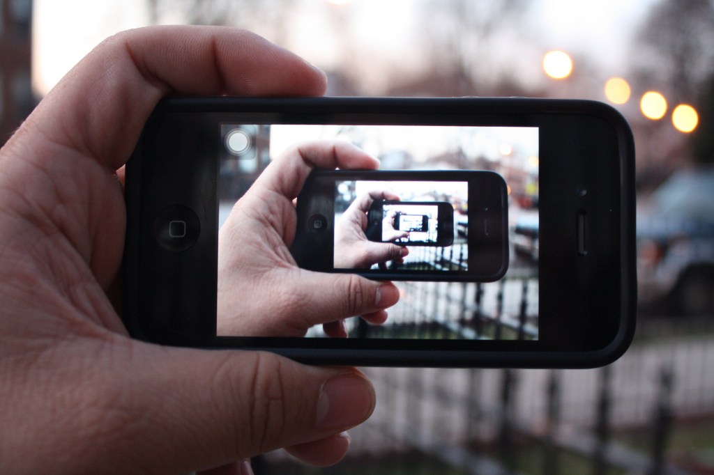 “Giornalisti dovete morire”: quando il leghista scivola sulla minaccia