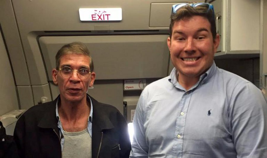 L’ostaggio chiede una foto al dirottatore: la follia oltre la follia!